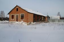 Продается кирпично - бревенчатый дом состоящий из двух частей на участке 70 соток в деревне Зеленцино