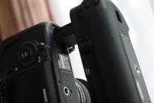 Батарейный блок для Canon EOS 5D Mark III BG-E11