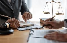 Помощь юриста в решении споров по государственным и негосударственным контрактам в Москве