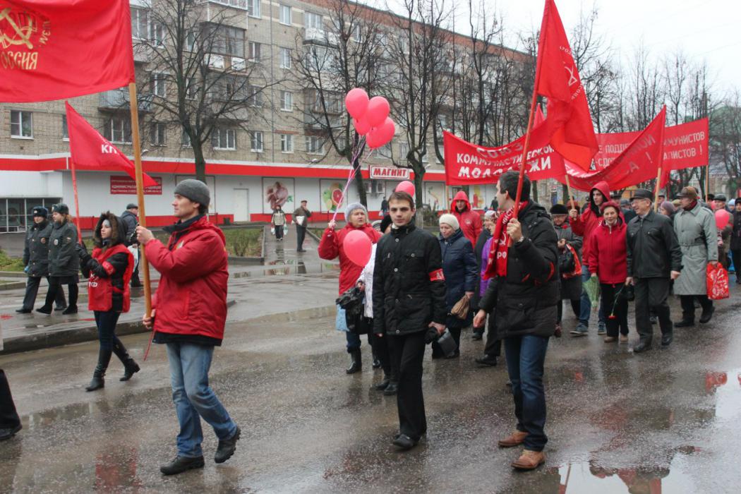 Демонстрация 7 ноября. Демонстрации 7 ноября Новокузнецк. Демонстрация 7 ноября 2022. Демонстрация на ноябрьские праздники.