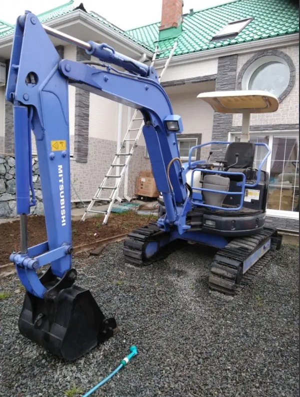 Мини-экскаватор Mitsubishi MM30CR
